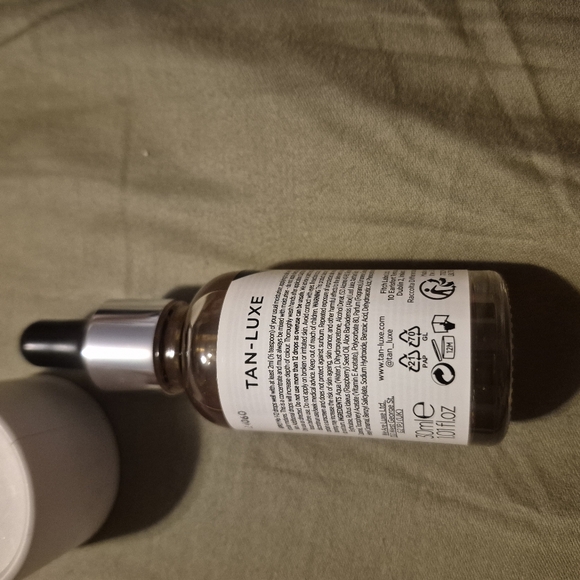 NIB Tan-Luxe's The Face 30ml light/medium illuminating self tan drops - Picture 14 of 16